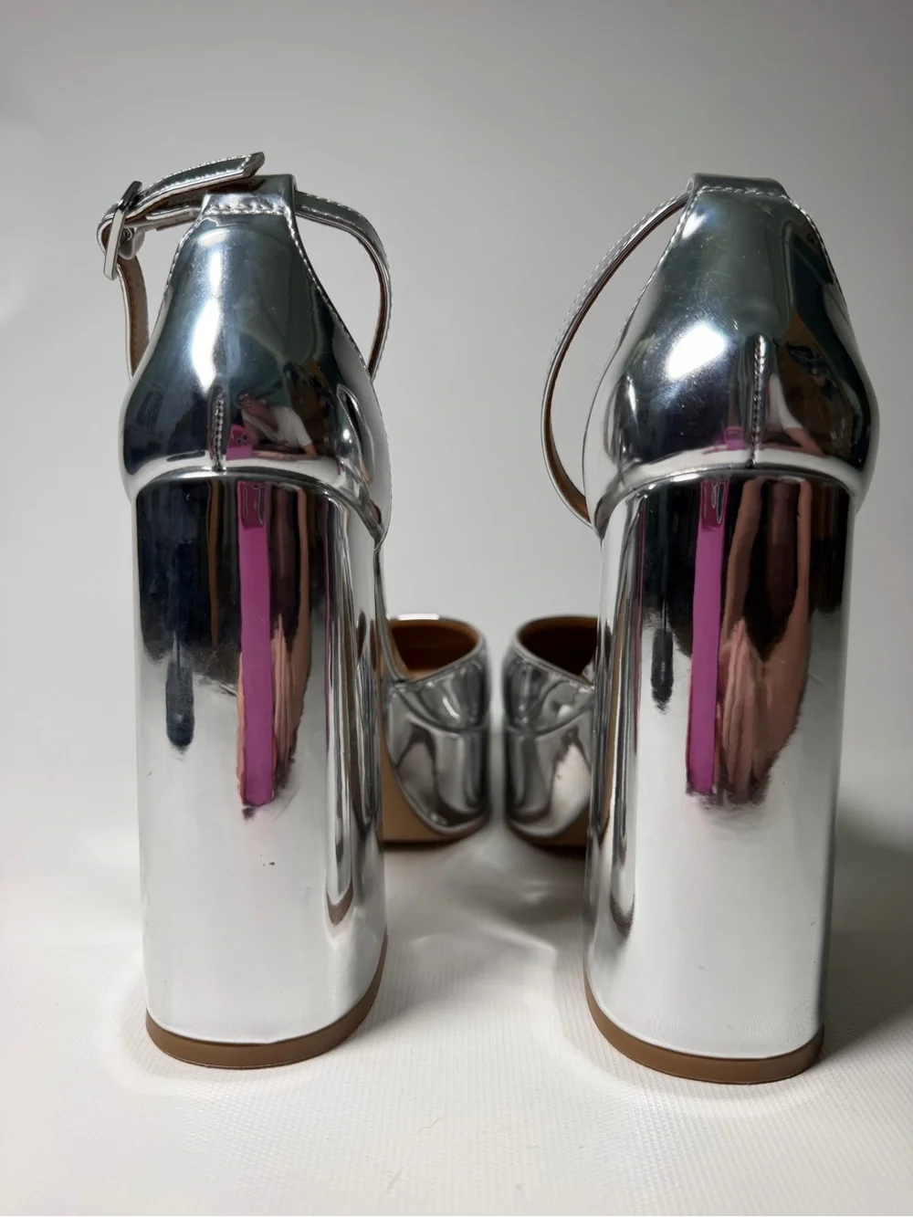 Like New - Steve Madden Silver Platform Mary Jane Heels - sz 6